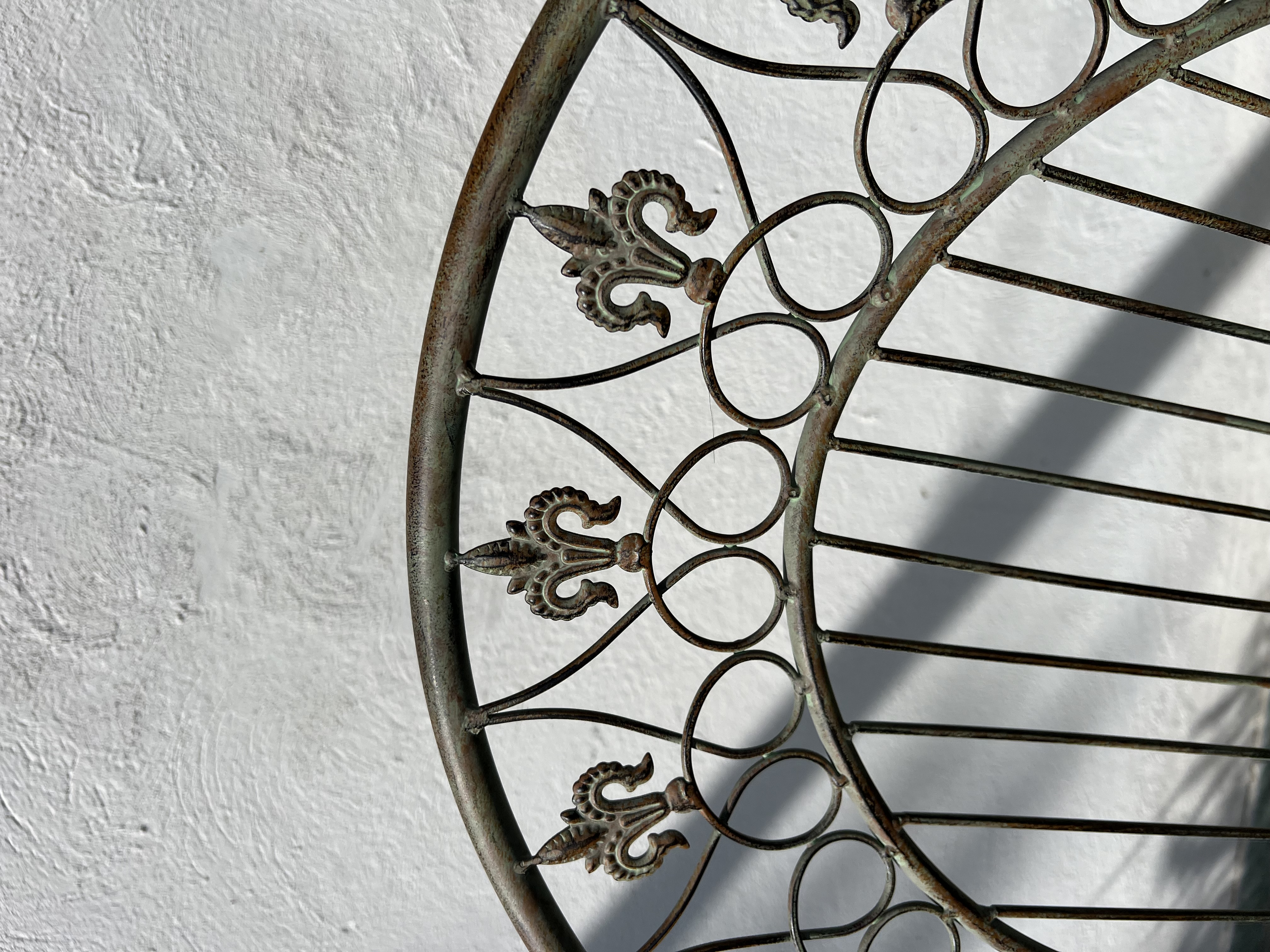 Kovová lavička s kopulou, širka 120x62cm, výška 210č